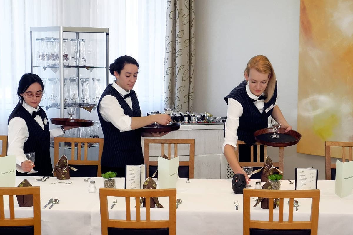 Nhà hàng khách sạn